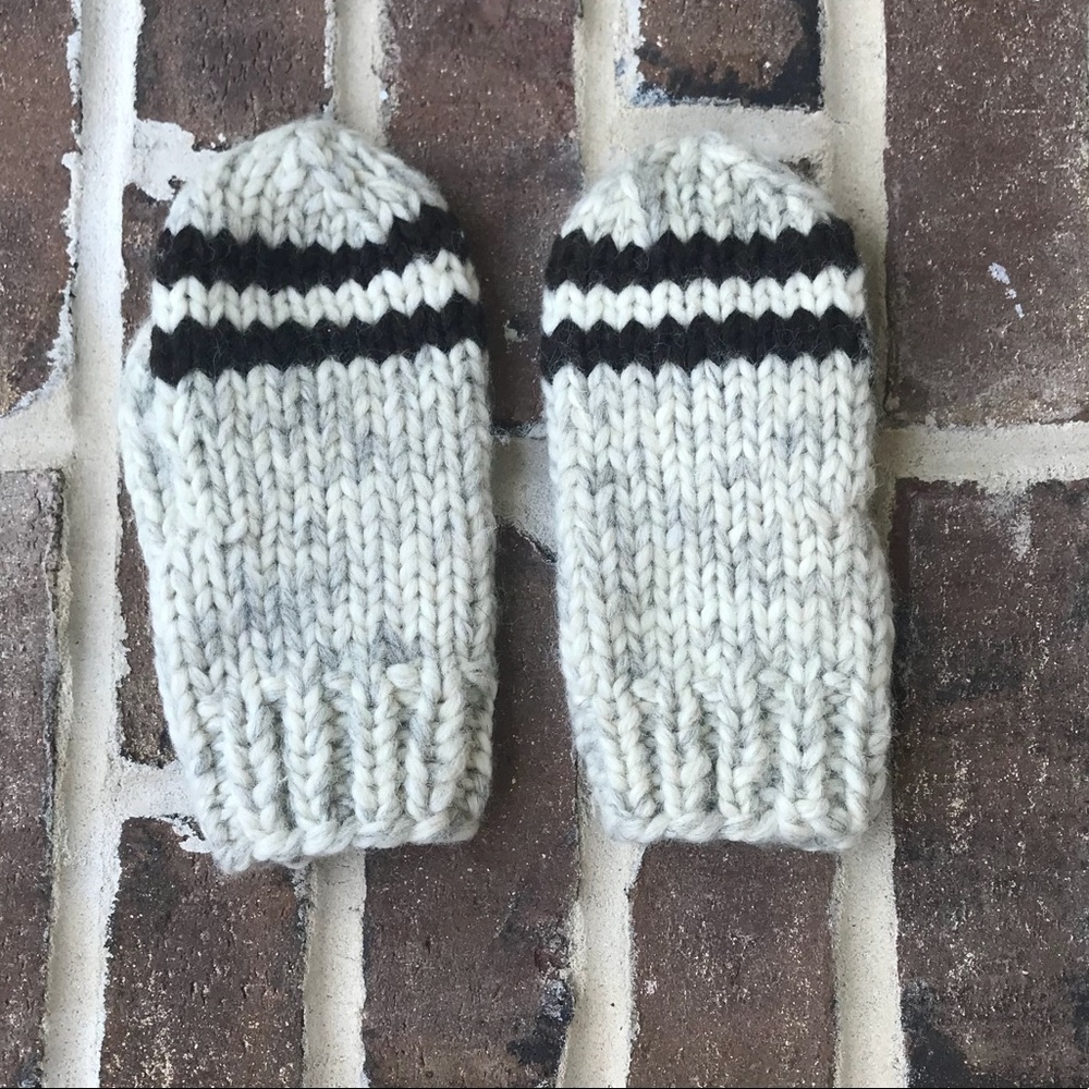 Pair of wool hand mittens